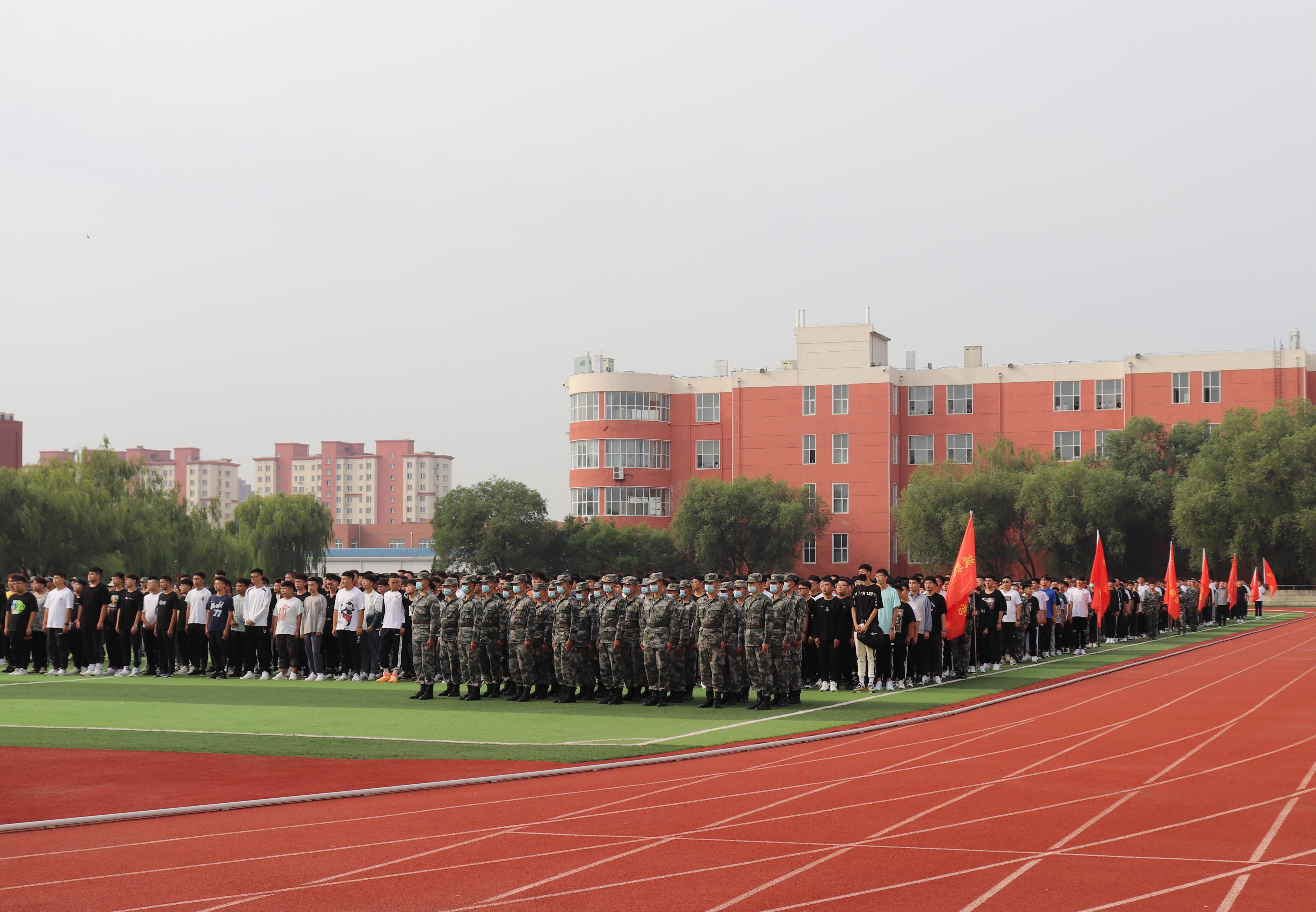 学校举行2021级新生军训动员大会